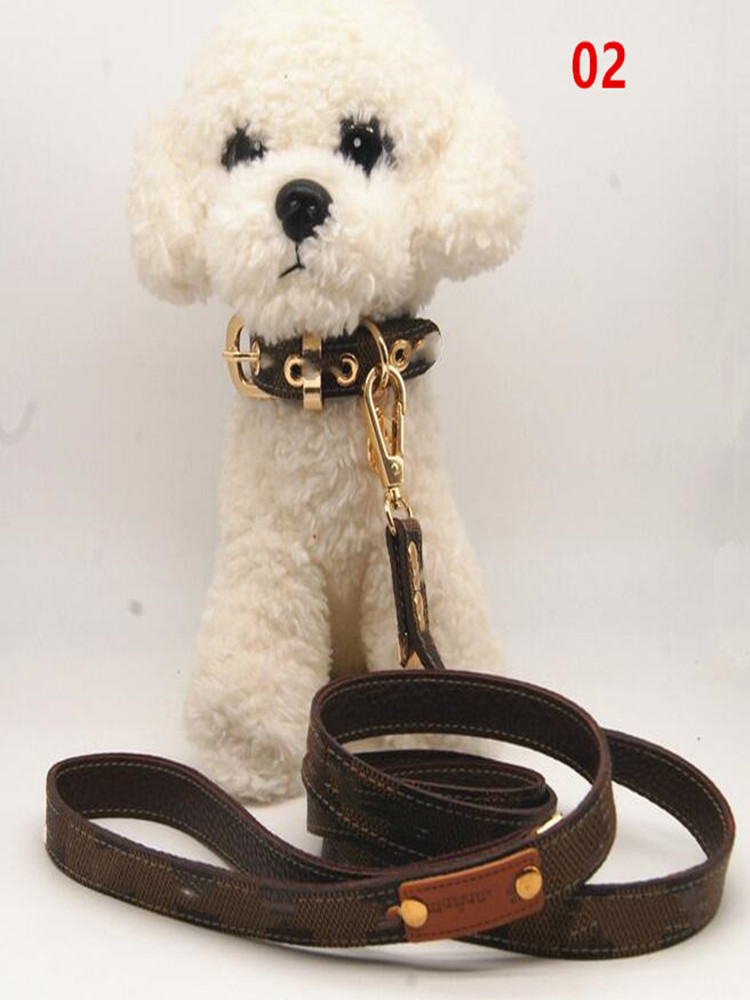 Collier en cuir à carreaux