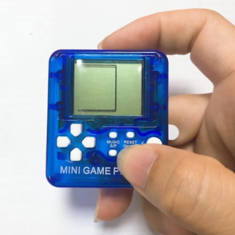 Porte-clés avec Mini Console de jeux vidéo rétro Portable, avec 26 jeux classiques intégrés, batterie incluse