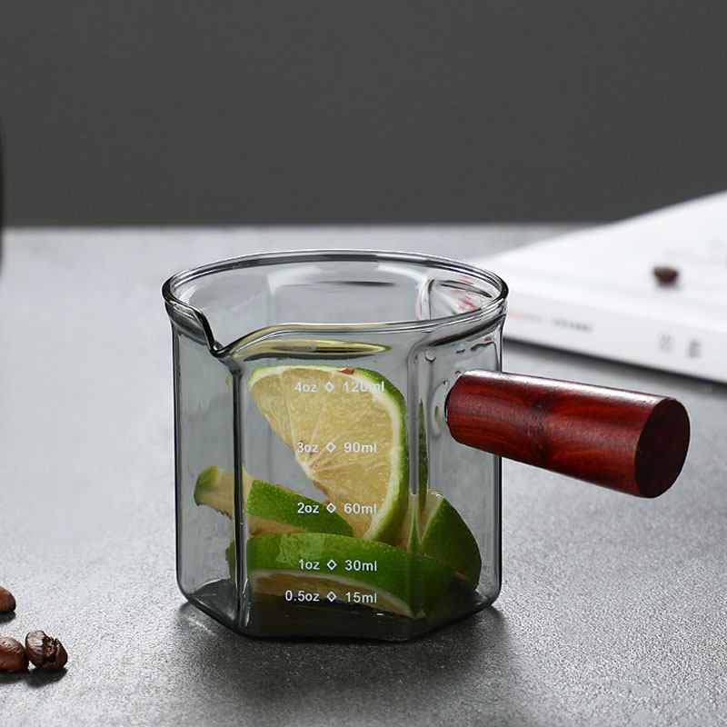 Tasse à expresso en verre avec manche en bois