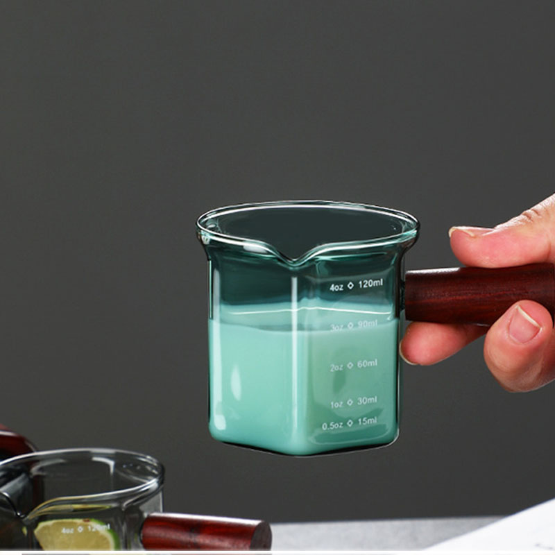 Tasse à expresso en verre avec manche en bois