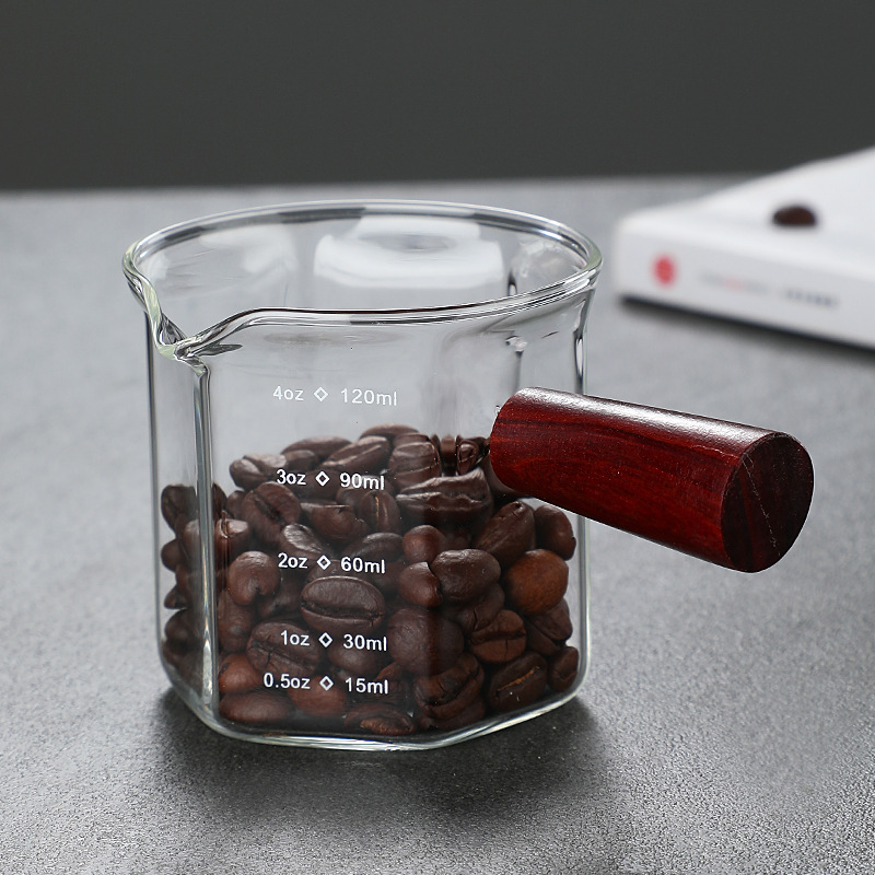 Tasse à expresso en verre avec manche en bois