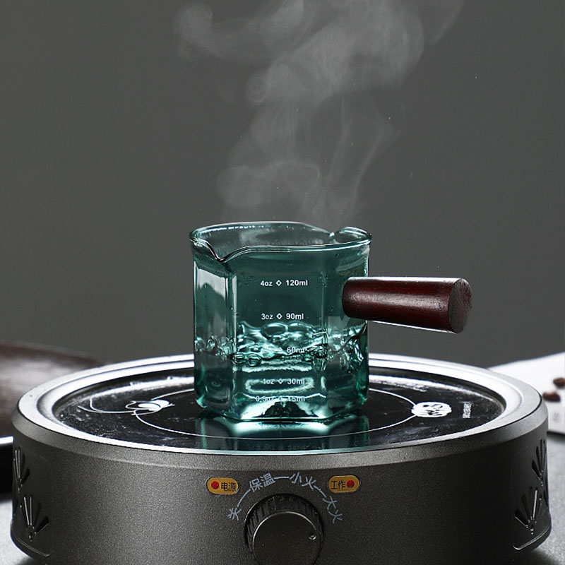 Tasse à expresso en verre avec manche en bois